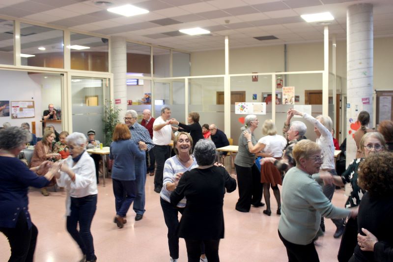Gran éxito de participación de la masterclass de baile para personas mayores por San Valentín