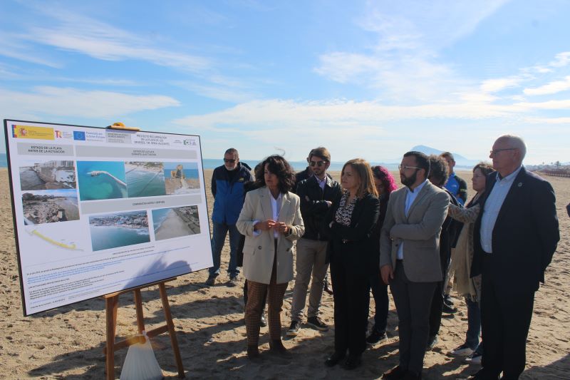 La delegada del Gobierno en la Comunitat Valenciana visita la regeneración de la playa de Le...