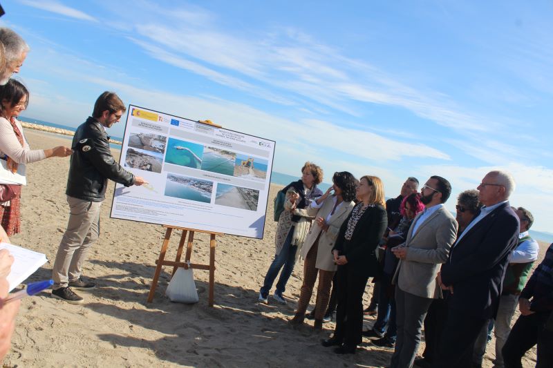 La delegada del Gobierno en la Comunitat Valenciana visita la regeneración de la playa de Le...