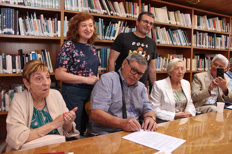  
El Ajuntament de Dénia recibe un nuevo legado documental relacionado con el médico republicano Manuel Usano Martín 