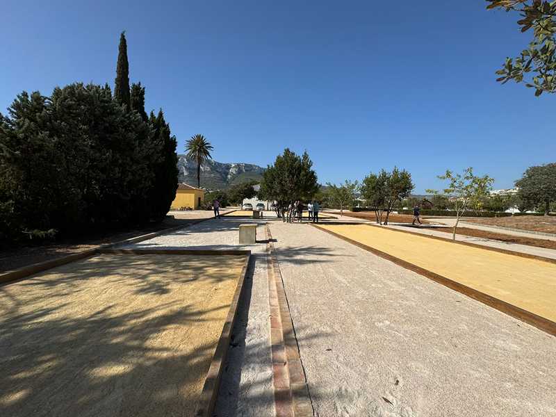 El Ajuntament de Dénia habilita cuatro nuevas pistas de petanca en el Bosc de Diana