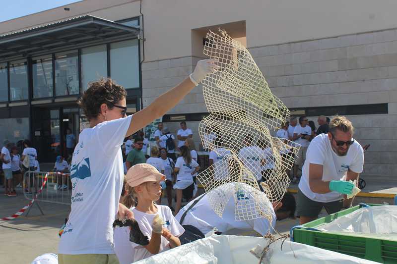 La jornada de neteja marina ‘Barriendo mares’ aconsegueix eliminar 317 kilograms de residus ...