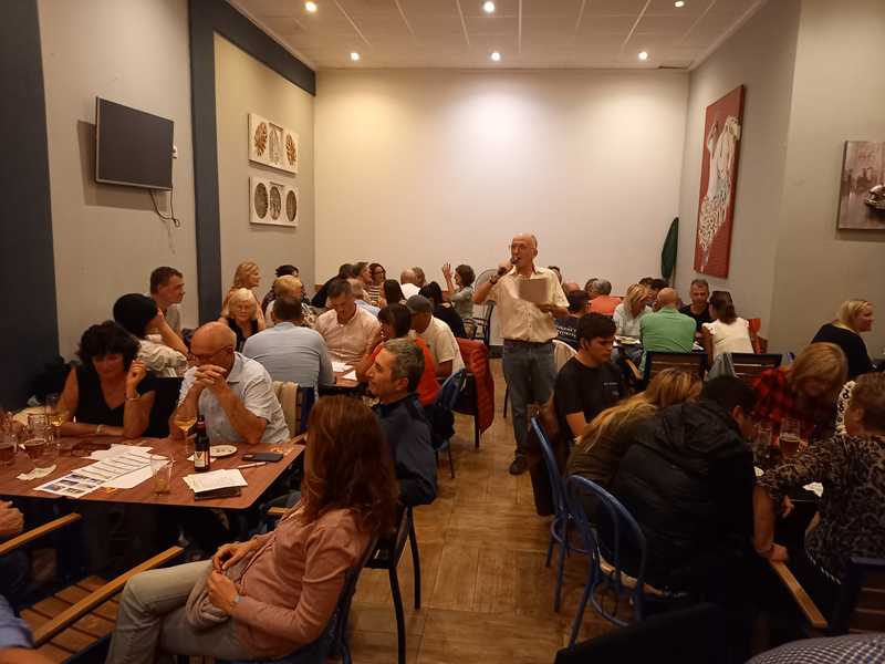 El joc de preguntes ‘Pub Quiz’ triomfa entre els participants del programa d’intercanvis lin...