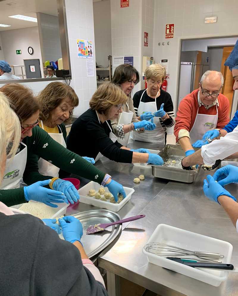 Els tallers de cuina i pastisseria tradicional del projecte “Arrels culinàries” impulsen la ...